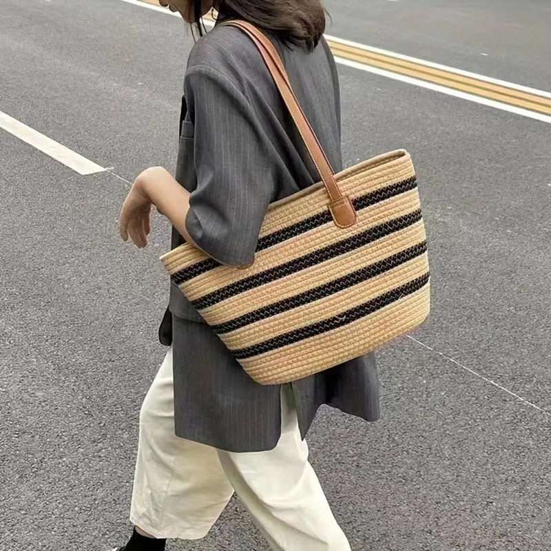 Bolsa de Palha Para usar na  praia ou Passeio Informal Super Estilosa !