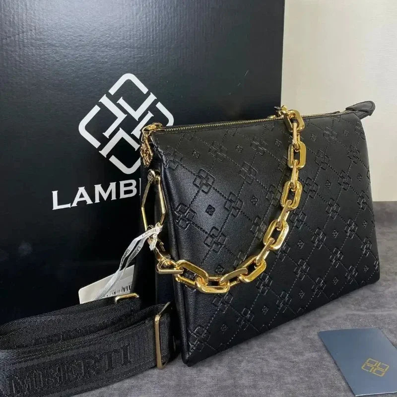 Bolsa feminina de couro legítimo, com Decoração de Correntes Grandes ! Super Lindas !